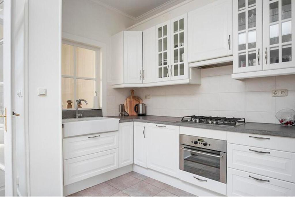Een Heerlijke Woning Op Loopafstand Van Centrum! Леэварден Экстерьер фото