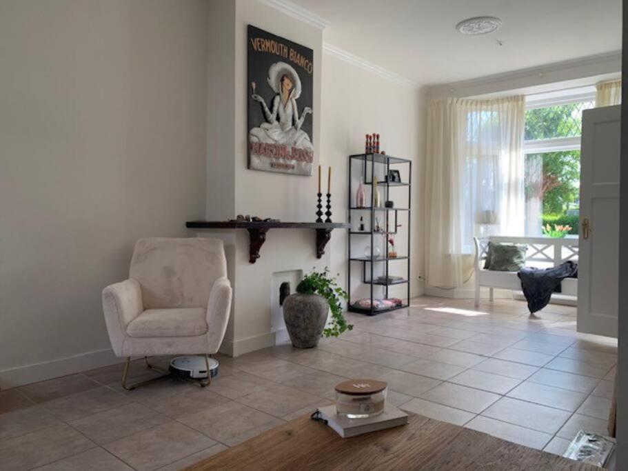 Een Heerlijke Woning Op Loopafstand Van Centrum! Леэварден Экстерьер фото