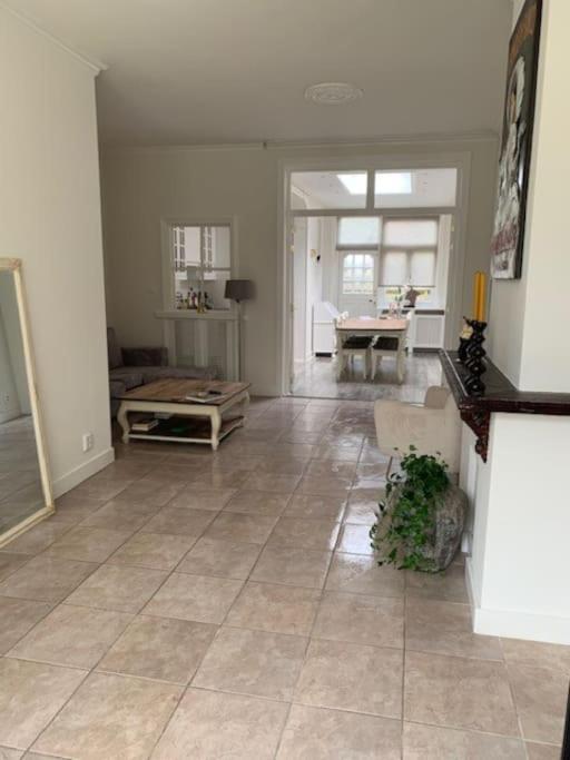 Een Heerlijke Woning Op Loopafstand Van Centrum! Леэварден Экстерьер фото